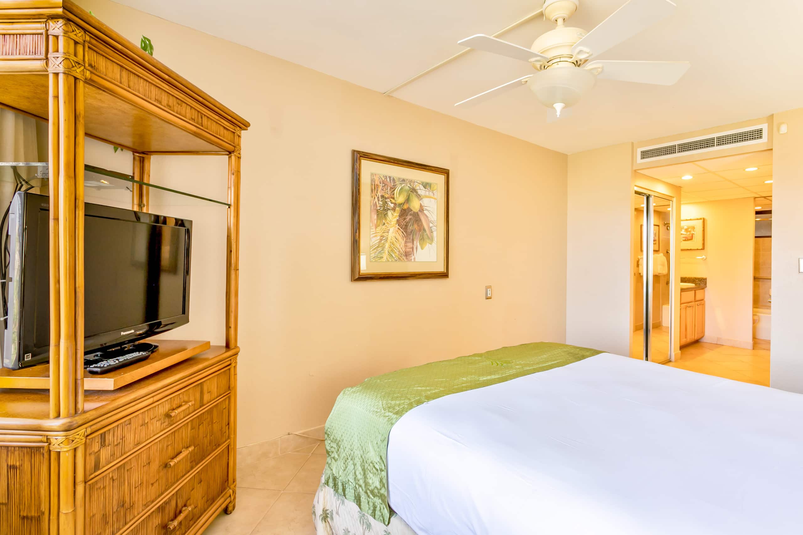 Condo in Lahaina · ★4.71 · 1 bedroom · 2 beds · 1 shared bath - Image 14