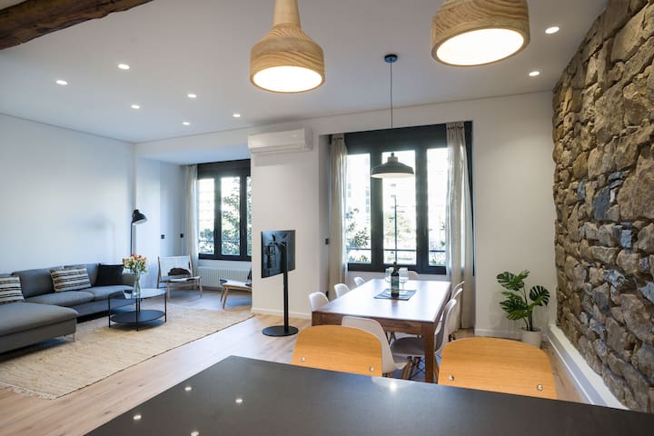 Cantabric Plaza, near La Zurriola Beach