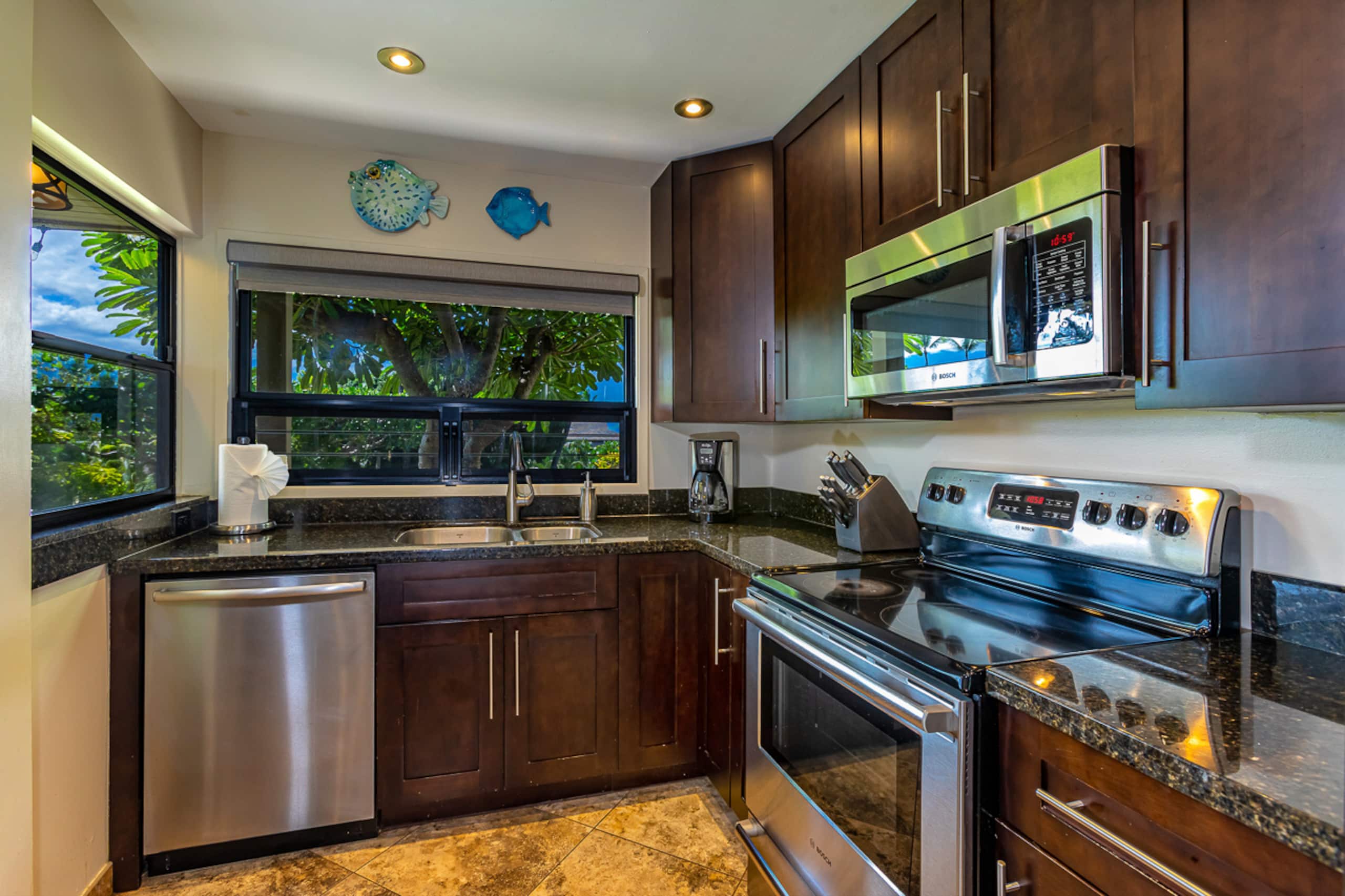 Condo in Kihei · ★4.84 · 2 bedrooms · 3 beds · 2 baths - Image 16