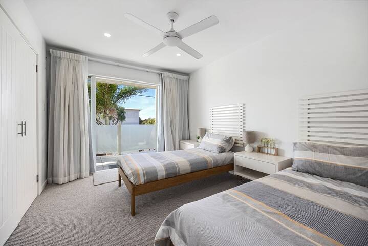 Sea Splash 75 Lorikeet Drive gallery image 5