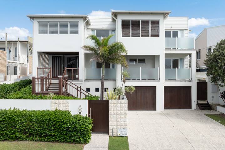 Sea Splash 75 Lorikeet Drive