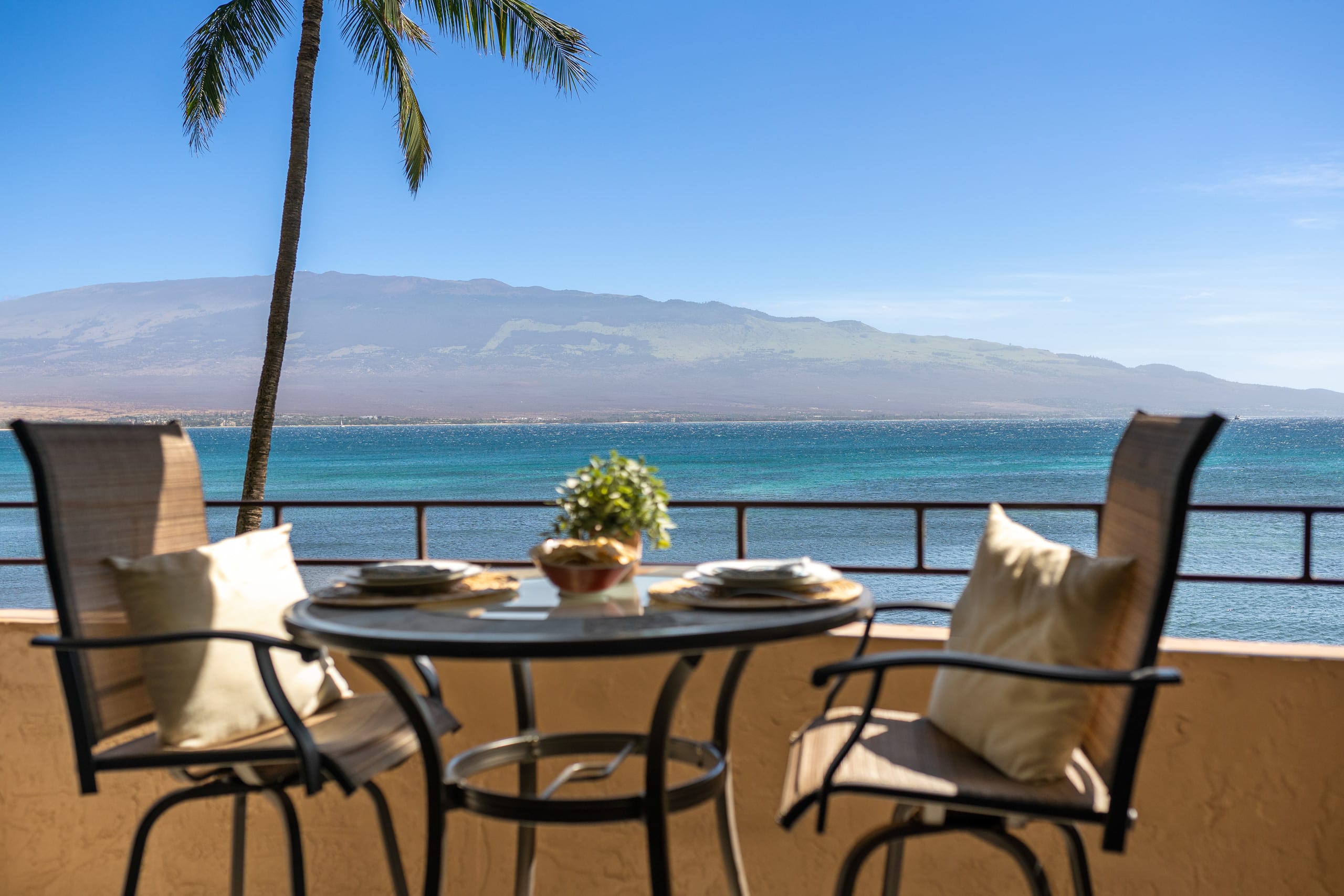 Condo in Wailuku · ★4.9 · 1 bedroom · 2 beds · 1 bath - Image 1