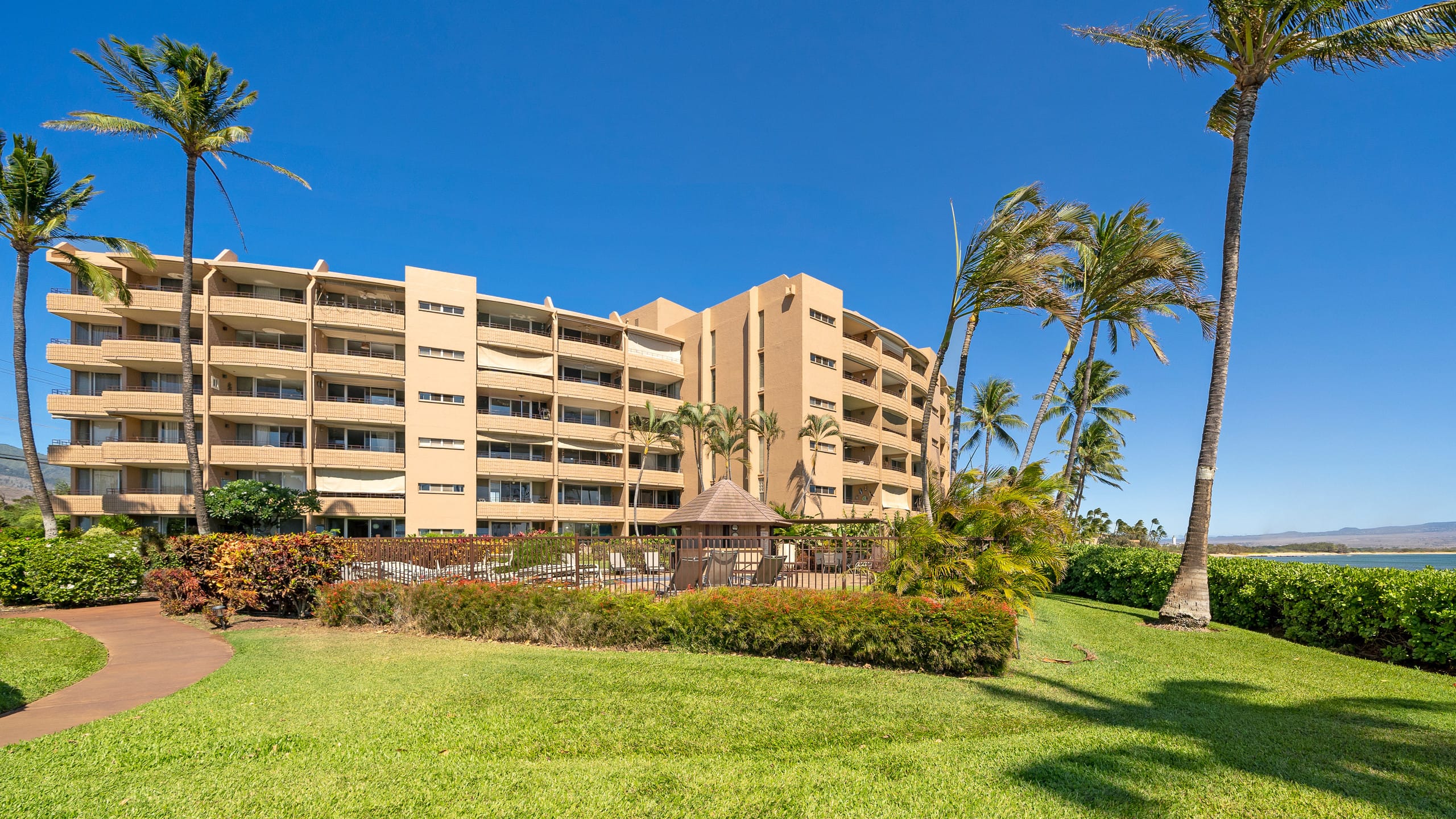 Condo in Wailuku · ★4.9 · 1 bedroom · 2 beds · 1 bath - Image 20