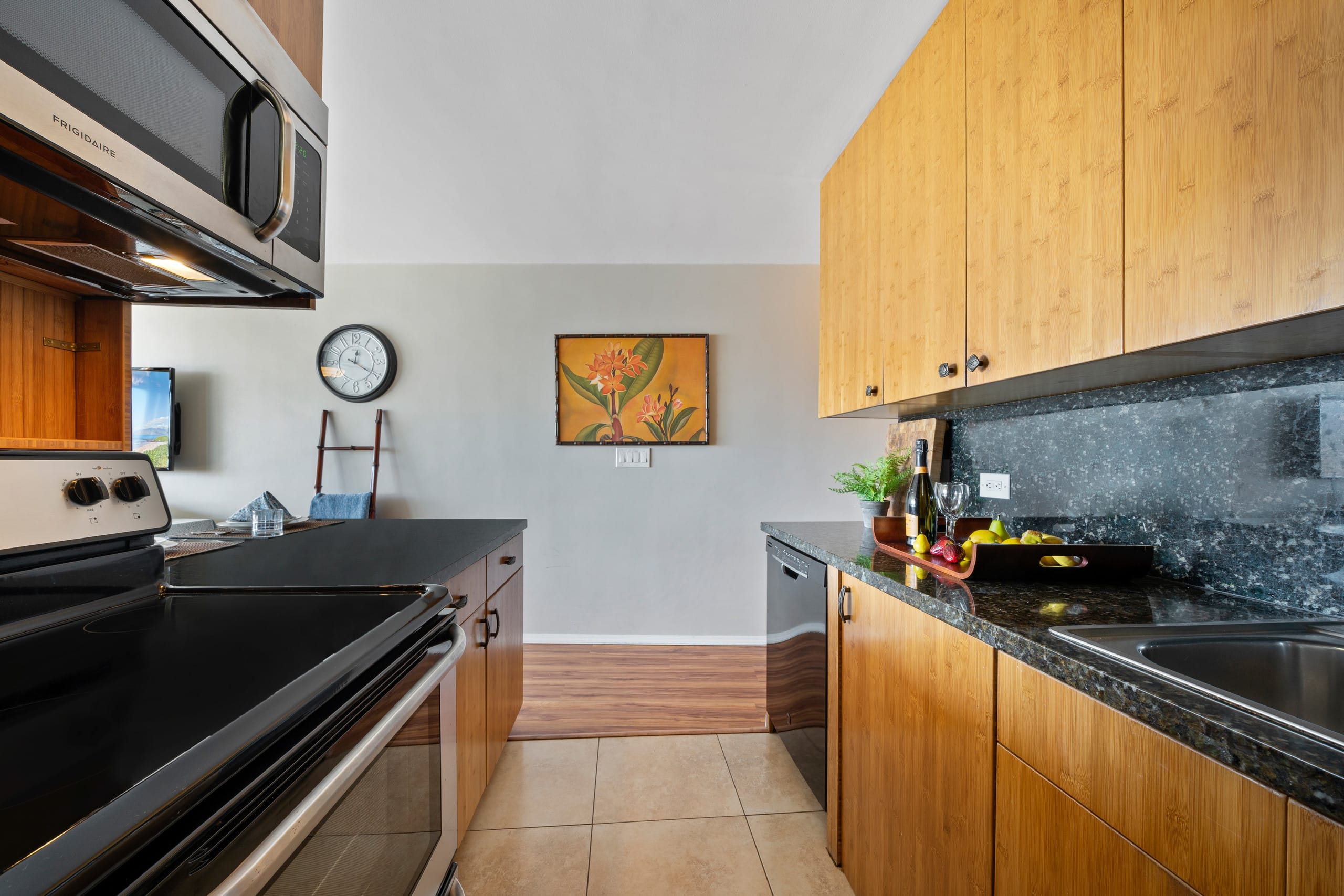 Condo in Wailuku · ★4.9 · 1 bedroom · 2 beds · 1 bath - Image 5