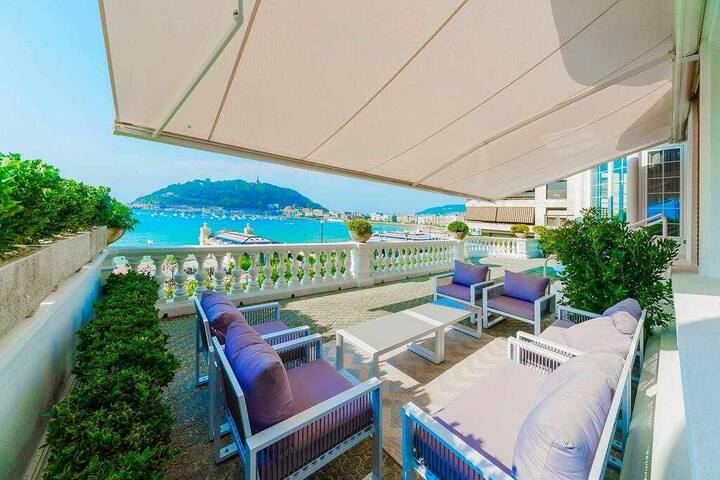 Crown of La Concha Beach by DonosRent gallery image 2