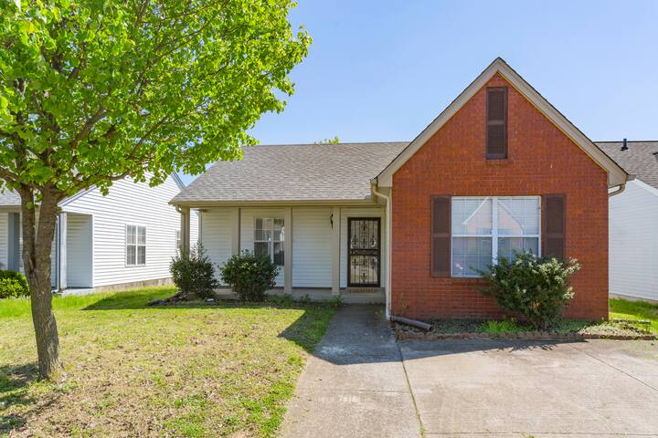 Charming 3br home 10 min to downtown! gallery image 2