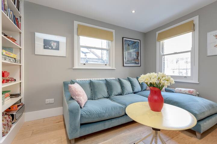 3bed House for an Authentic stay near river&metro gallery image 2