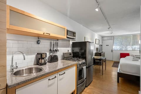 Top performing Airbnb: (CPB) Solo Stay World Cup Studio in Brookwood