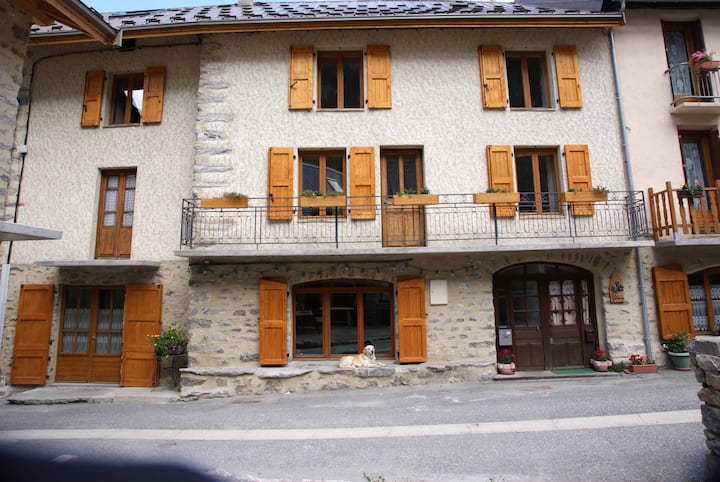 Chez Jean Pierre - Charmante Maison Du Xviie - La Grave