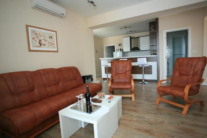 Obývačka 2, povrch: 12 m²
