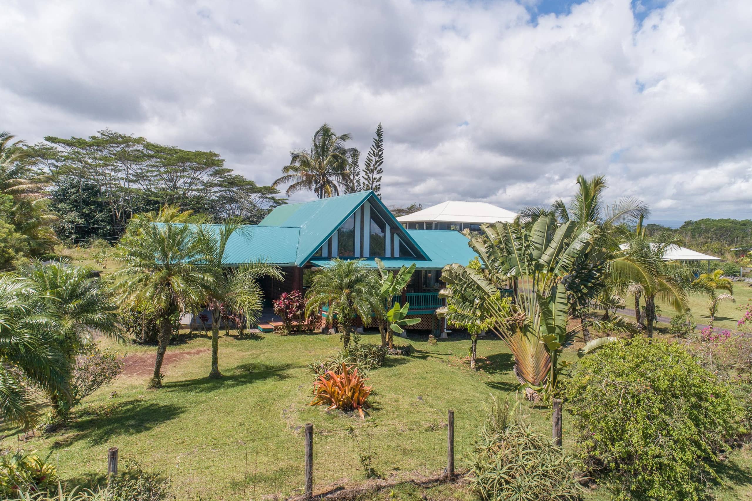 Home in Keaau · ★4.59 · 2 bedrooms · 4 beds · 2 shared baths - Image 29