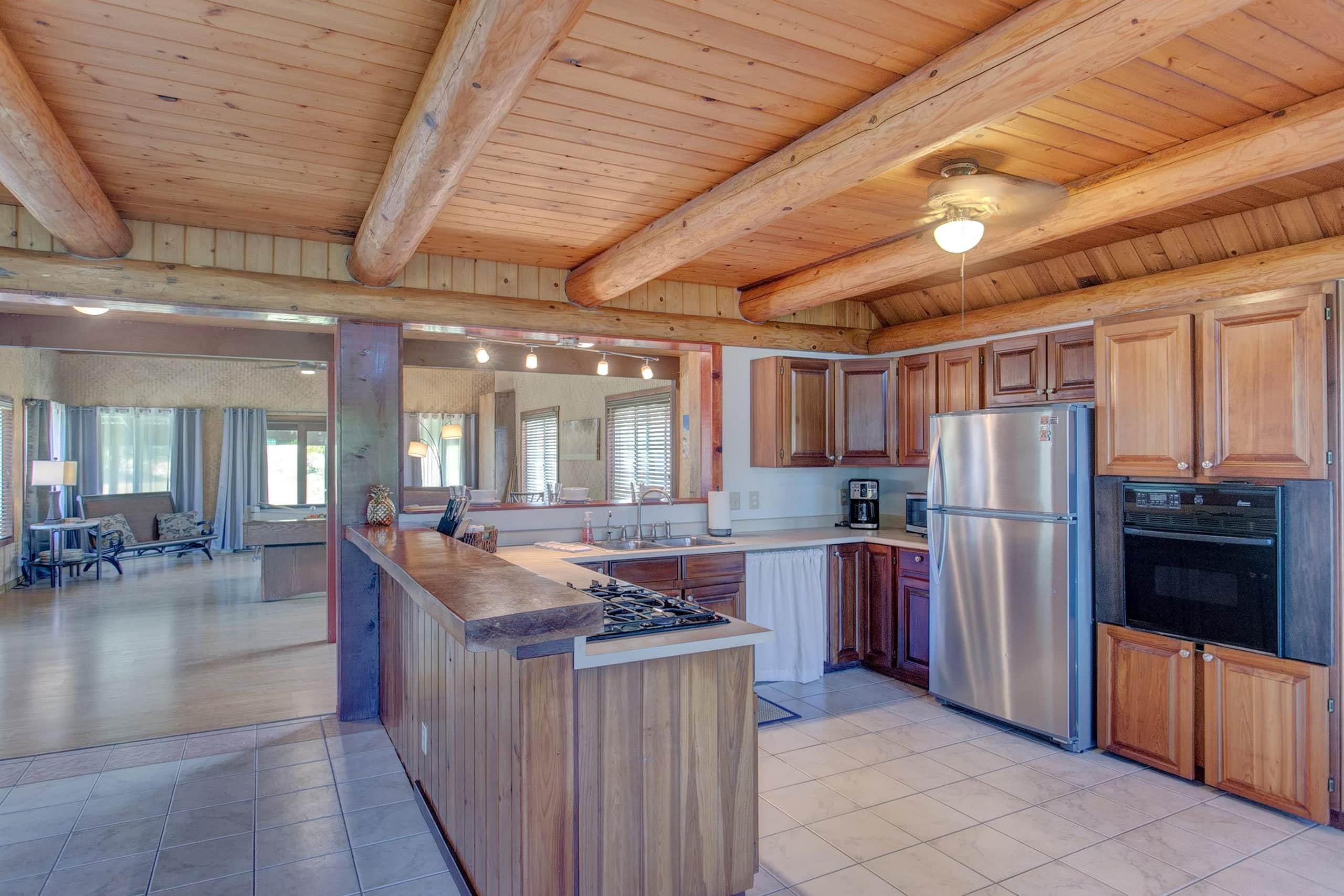 Home in Keaau · ★4.59 · 2 bedrooms · 4 beds · 2 shared baths - Image 9