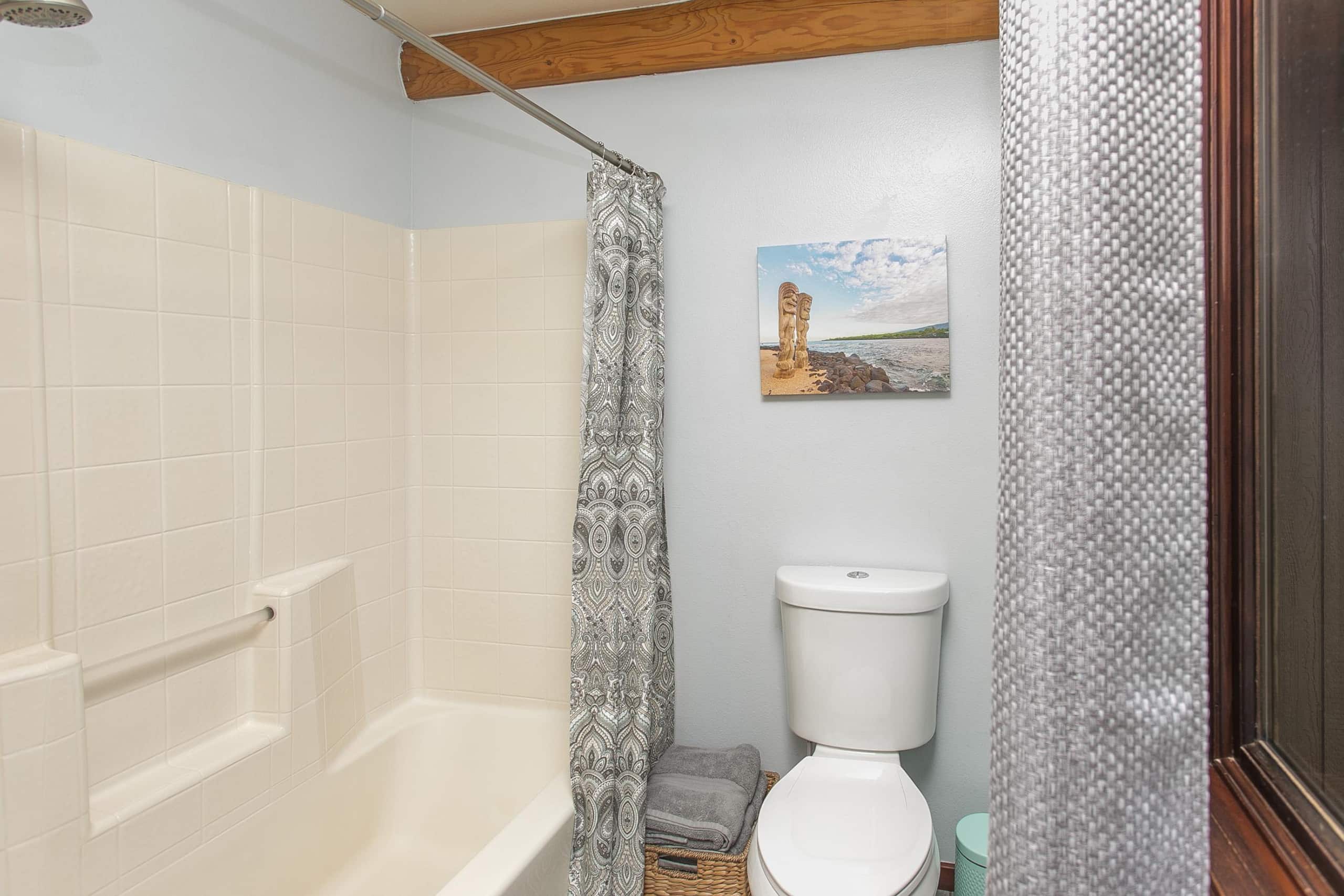 Home in Keaau · ★4.59 · 2 bedrooms · 4 beds · 2 shared baths - Image 15