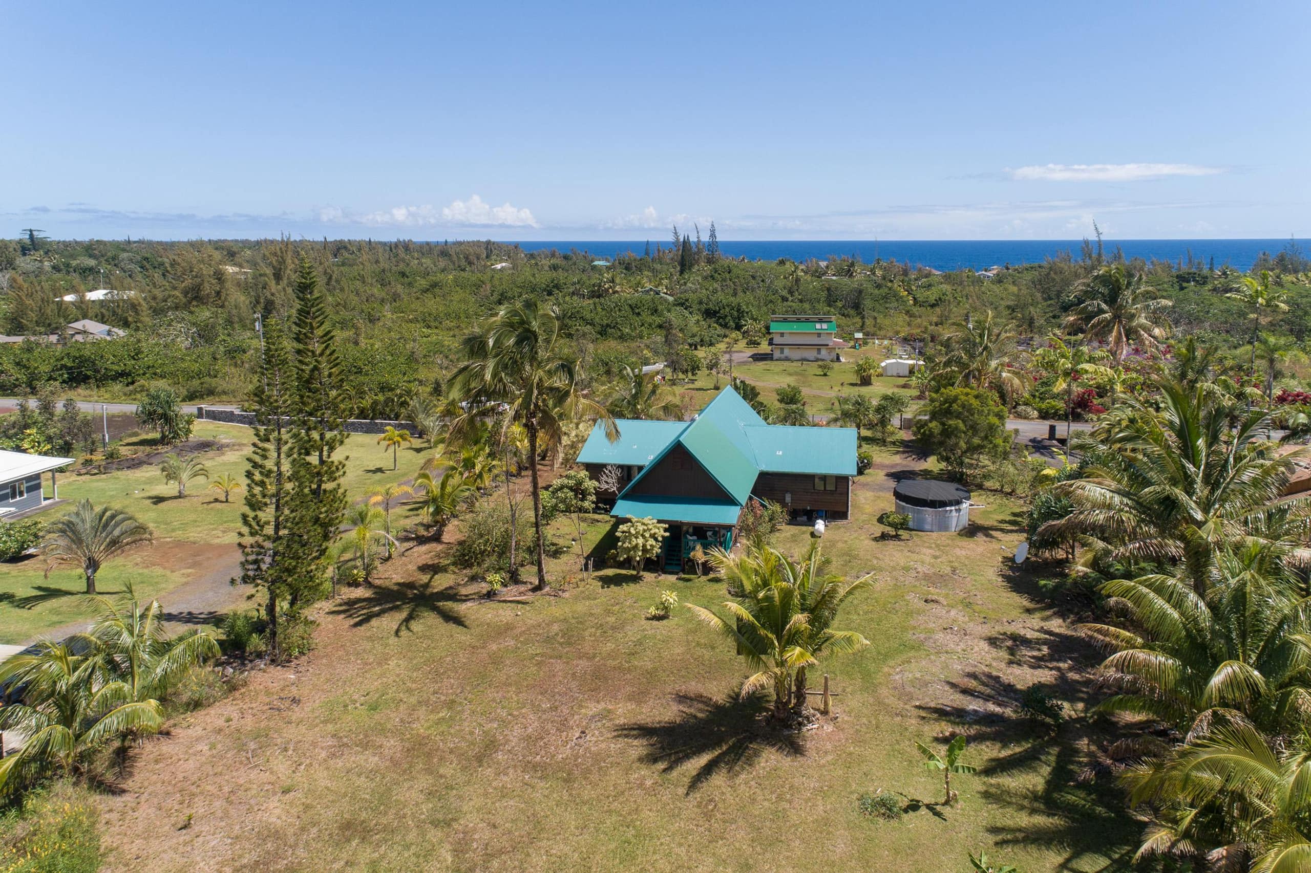 Home in Keaau · ★4.59 · 2 bedrooms · 4 beds · 2 shared baths - Image 27