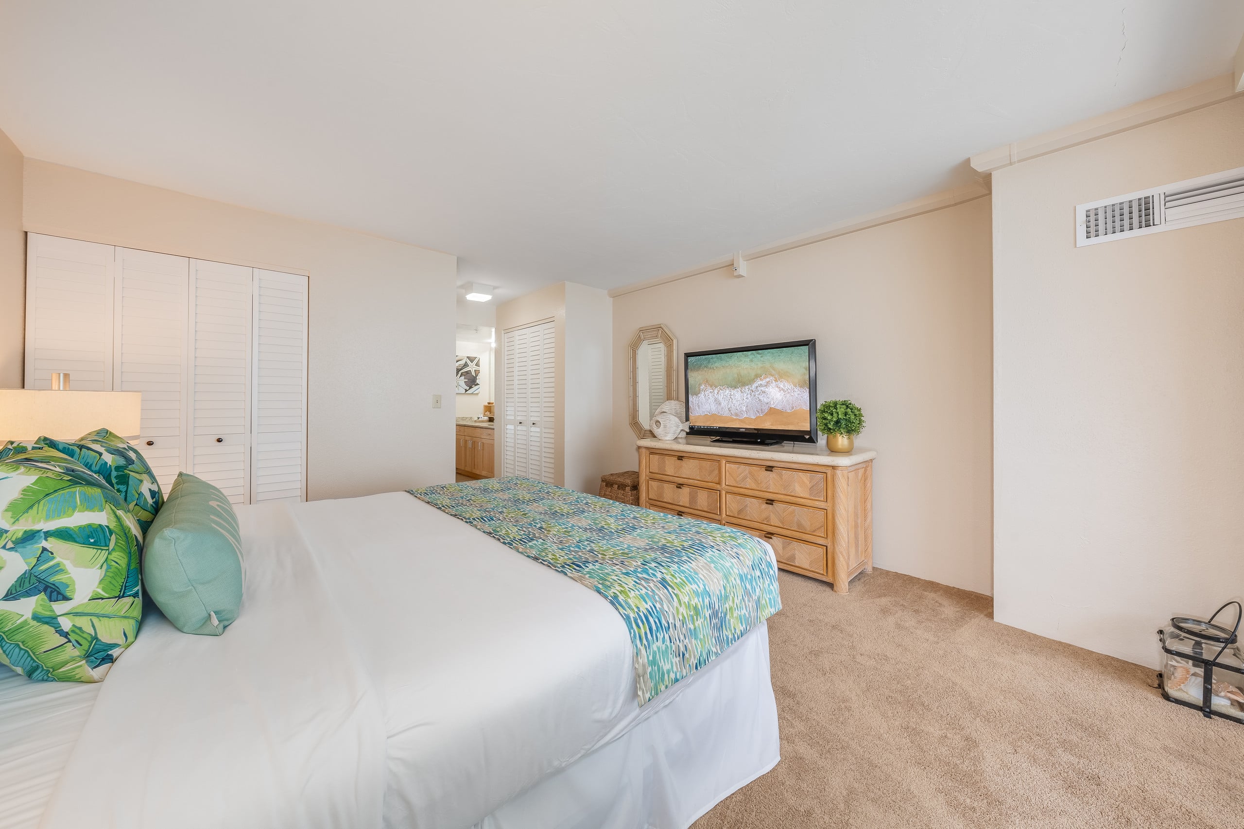 Condo in Lahaina · ★4.96 · 2 bedrooms · 4 beds · 2 baths - Image 15