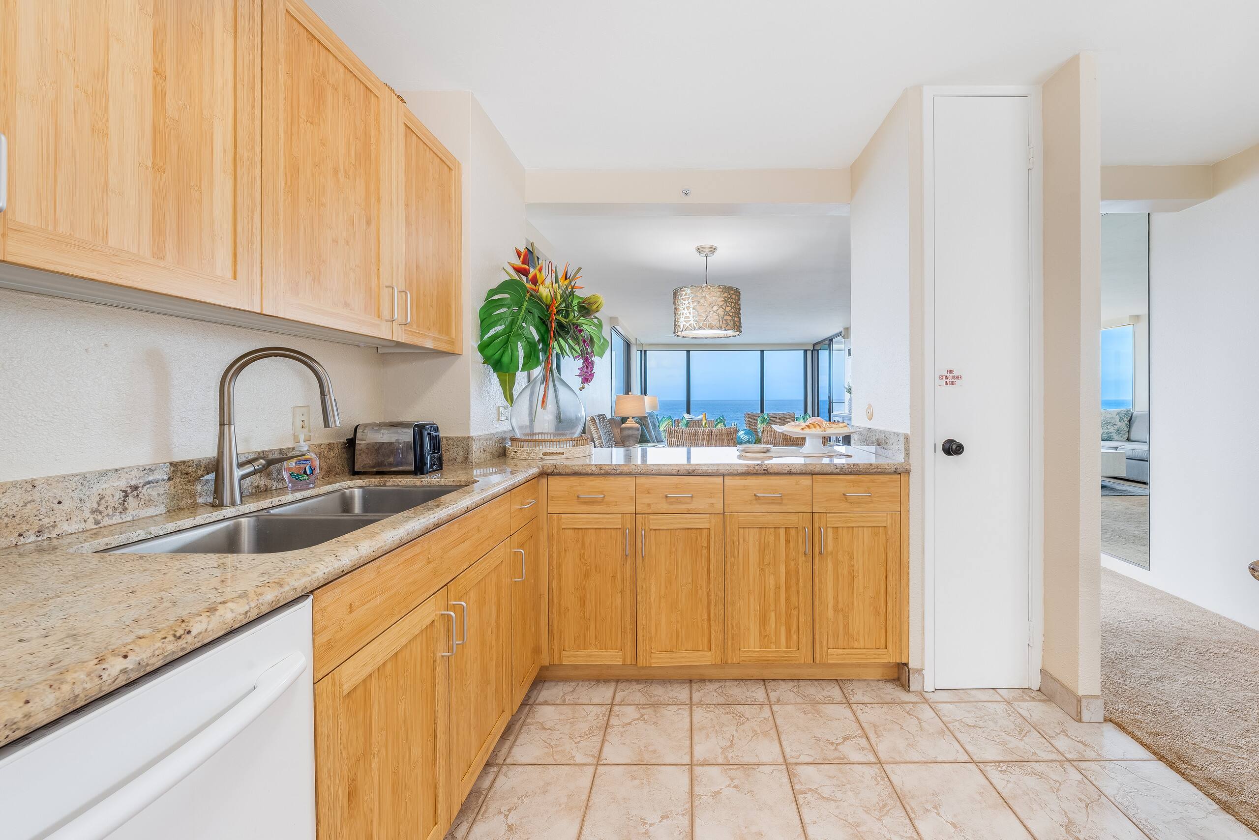 Condo in Lahaina · ★4.96 · 2 bedrooms · 4 beds · 2 baths - Image 9