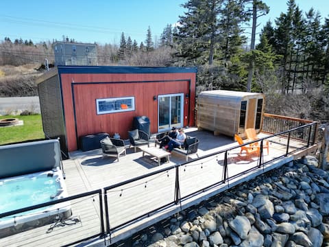 Designer Oceanfront Villa - Hot tub and Sauna