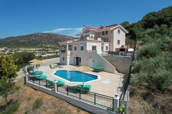 Villa Marietta with Private Pool and Spa by Estia gallery image 4