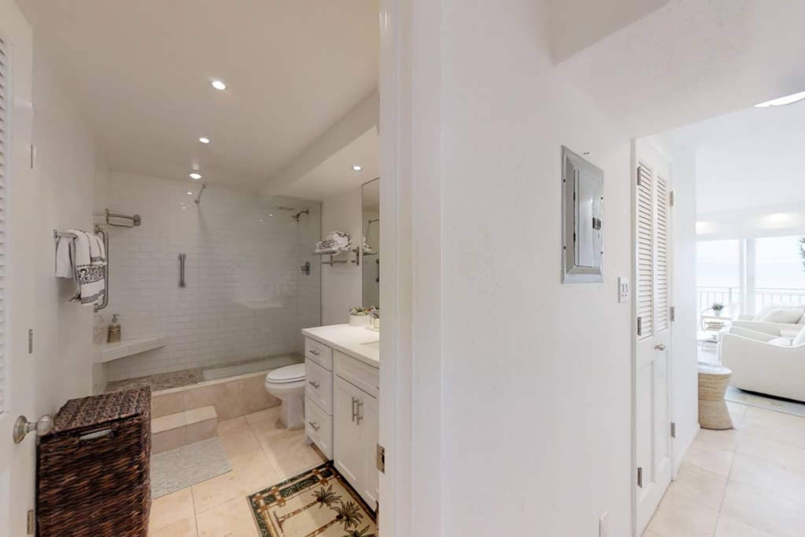 Hotel in Lahaina · ★4.89 · 1 bedroom · 2 beds · 1 private bath - Image 12