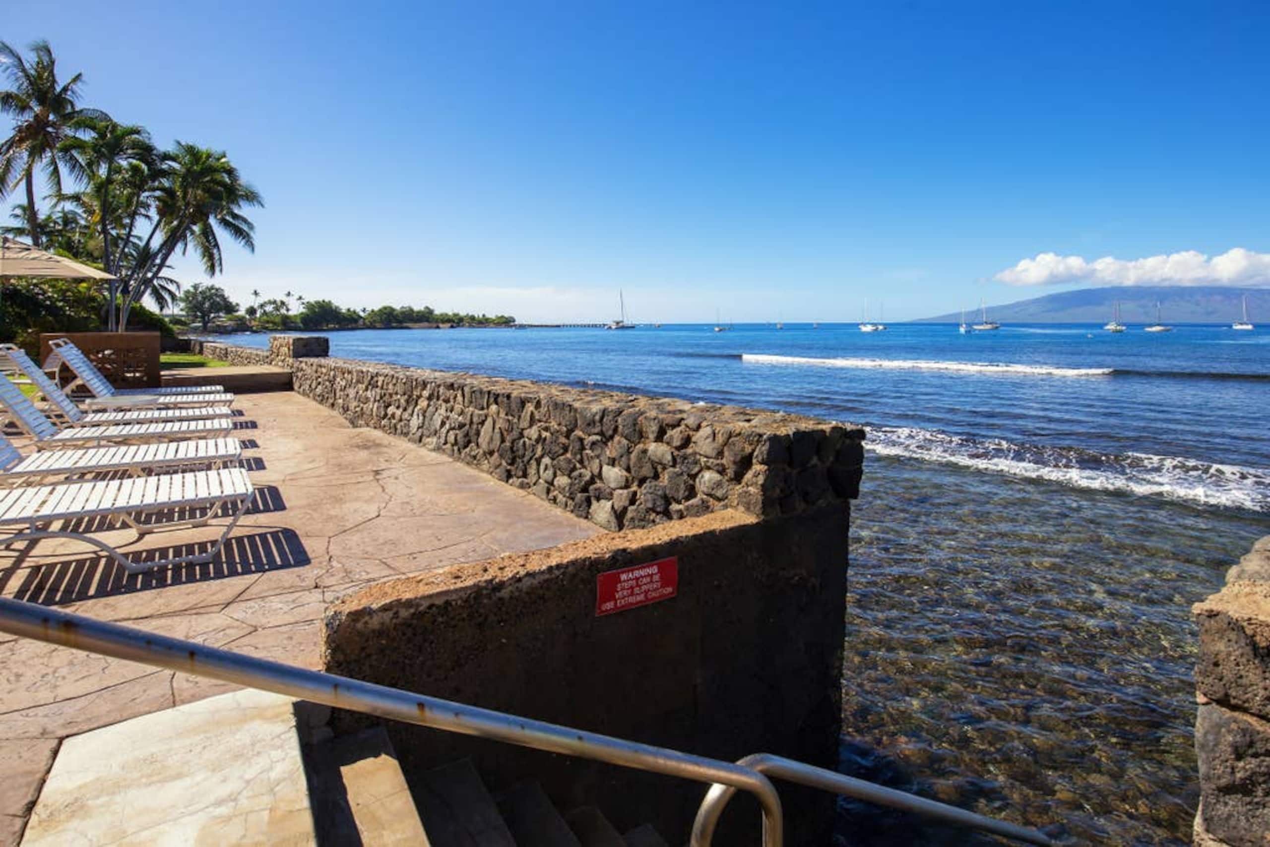 Hotel in Lahaina · ★4.89 · 1 bedroom · 2 beds · 1 private bath - Image 14