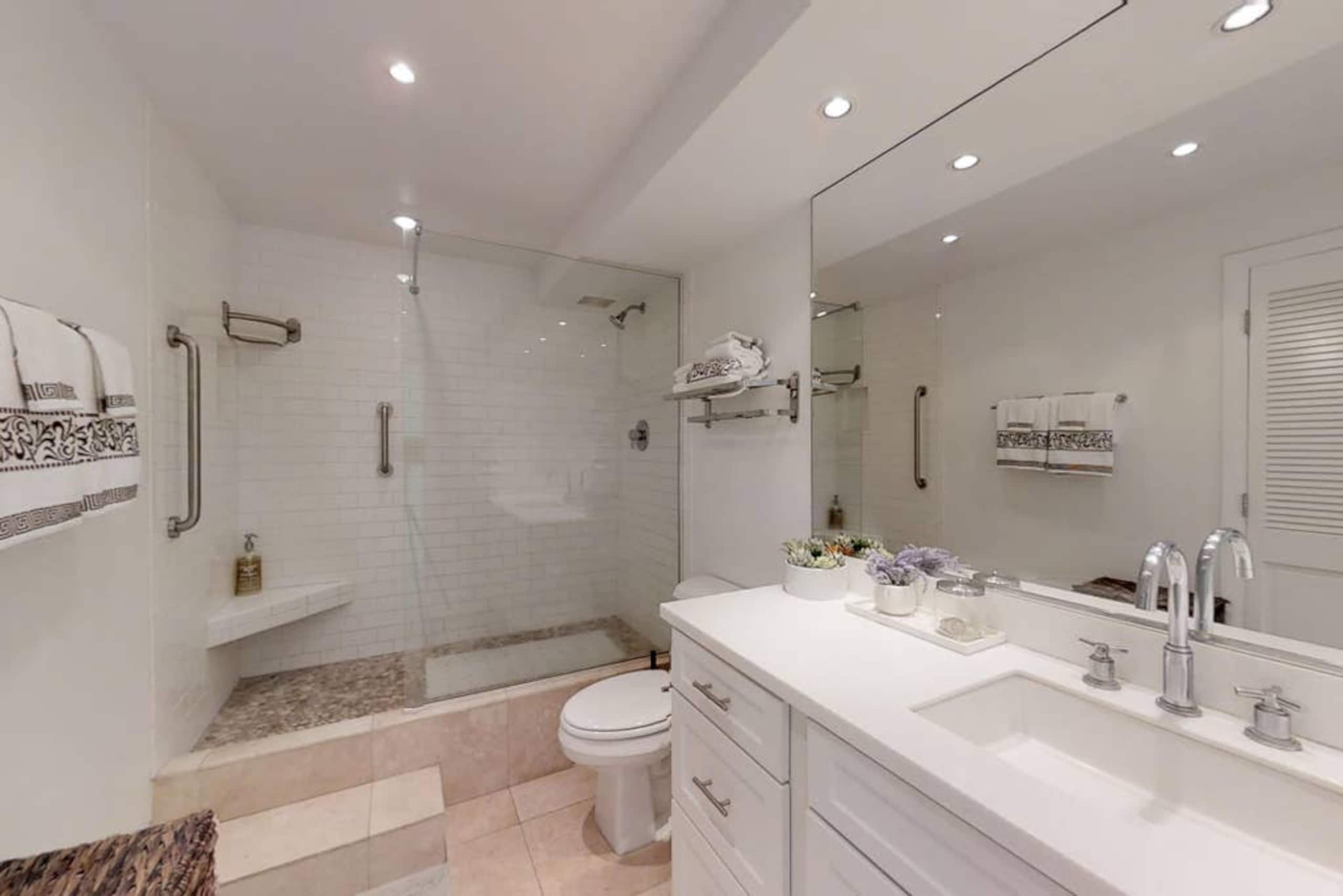 Hotel in Lahaina · ★4.89 · 1 bedroom · 2 beds · 1 private bath - Image 4