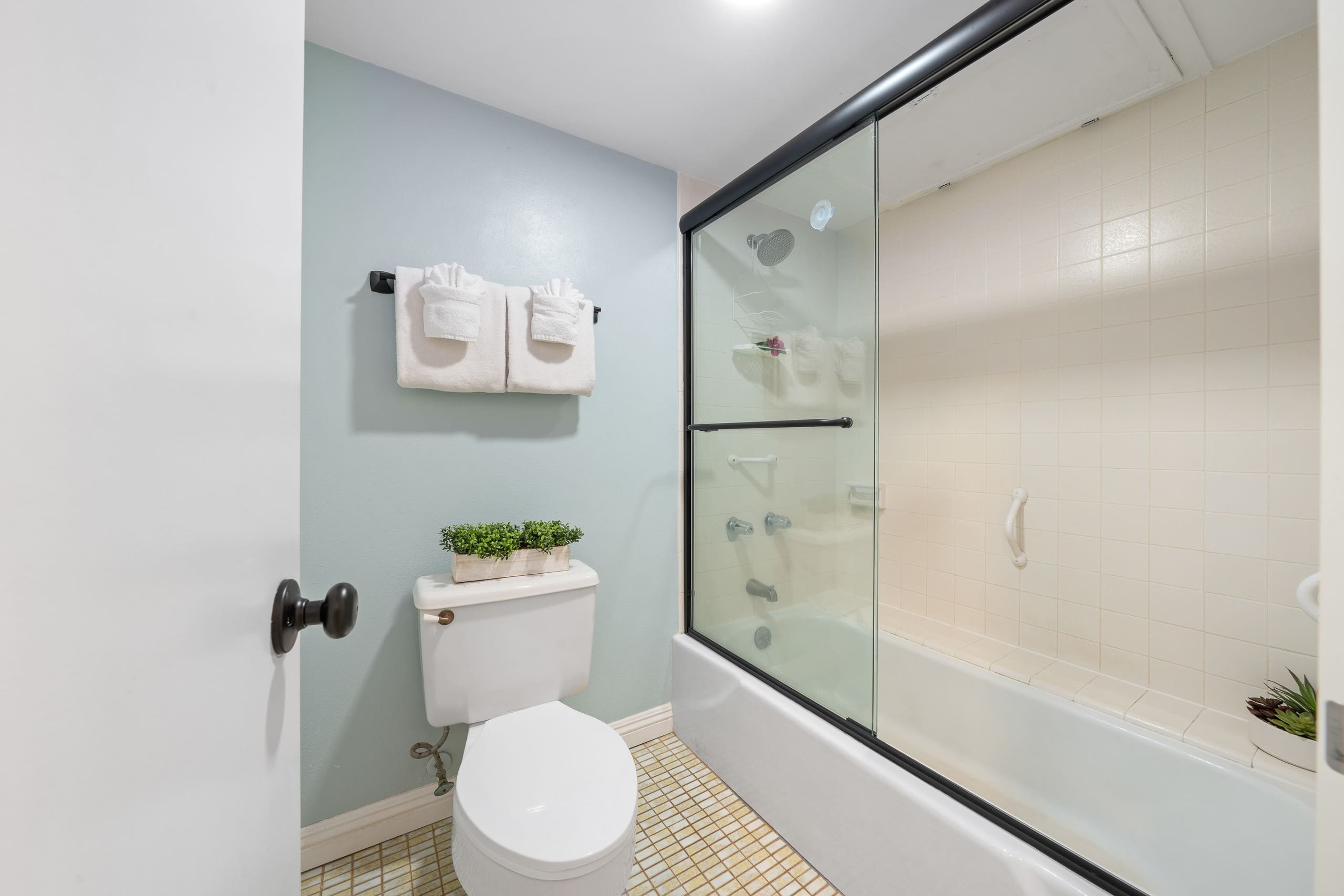 Condo in Lahaina · ★4.54 · 1 bedroom · 3 beds · 2 baths - Image 20