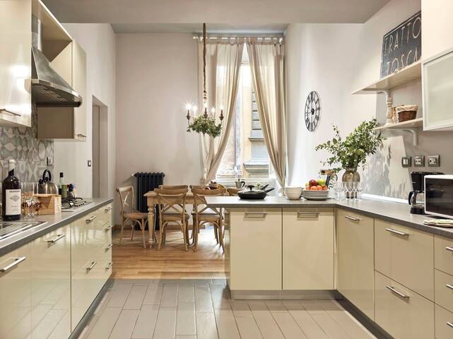 Duomo, Lussuoso 4 camere, con patio, AC gallery image 5