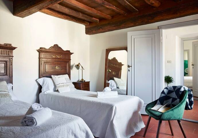 Historic 3BD Apt w Terrace View to Pitti Palace gallery image 3