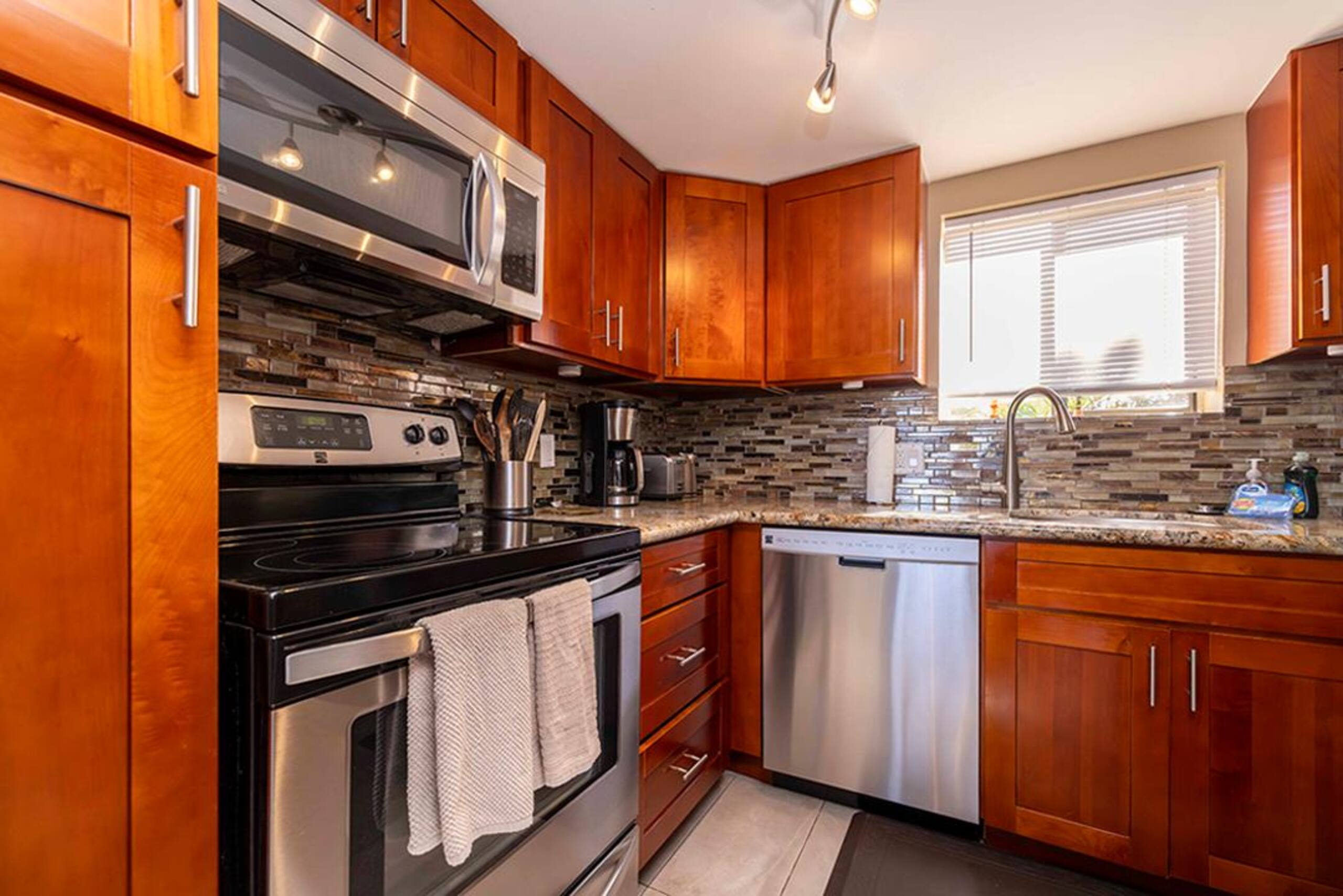 Oceanfront Kihei Beach 201 - 2-Bdrm Charming Condo - Image 18