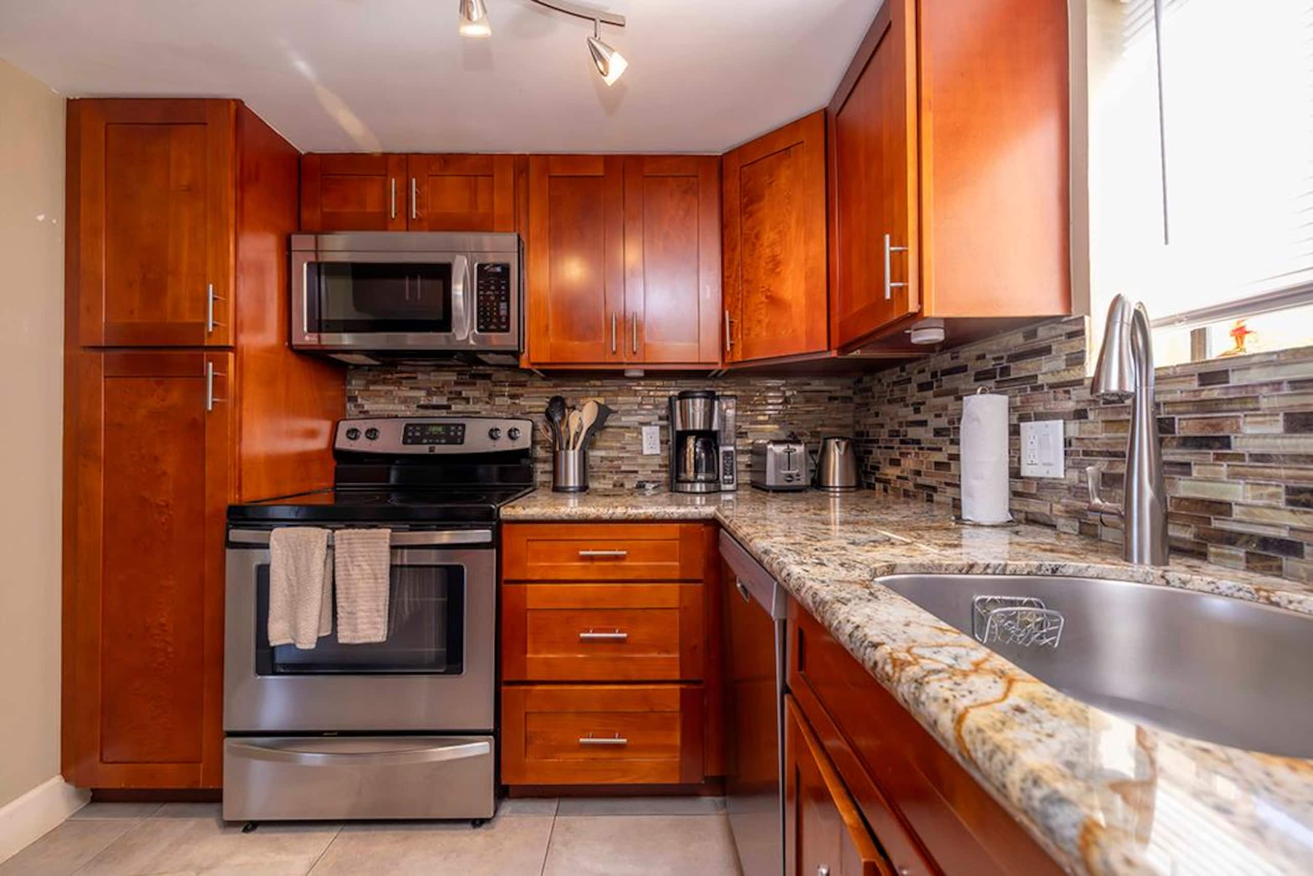 Oceanfront Kihei Beach 201 - 2-Bdrm Charming Condo - Image 19