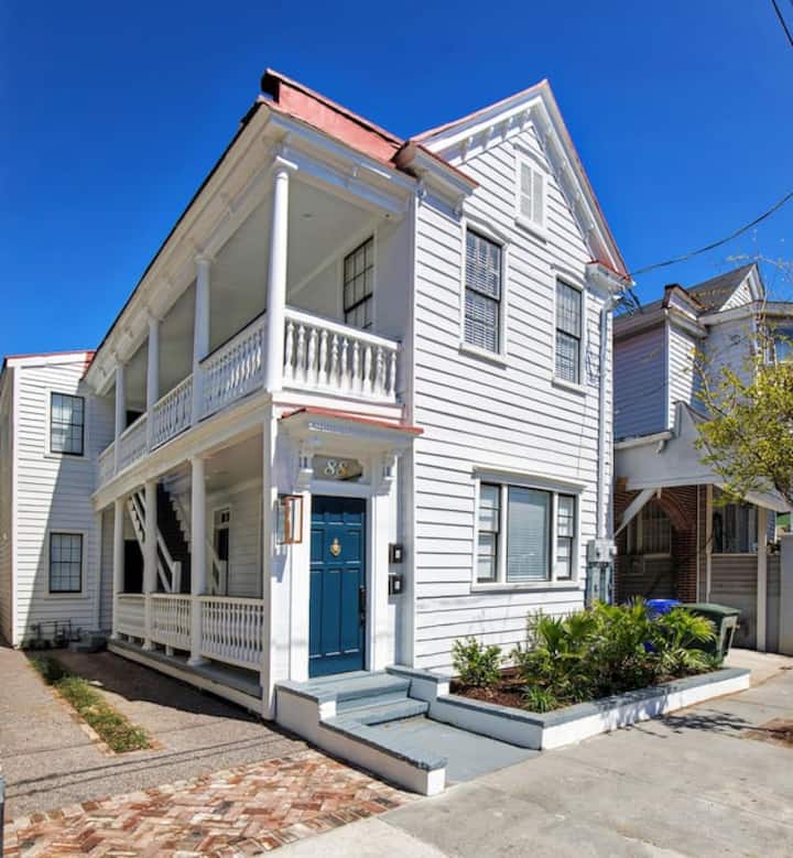 3br Downtown Charleston | Backyard | Pet-friendly - Charleston, SC