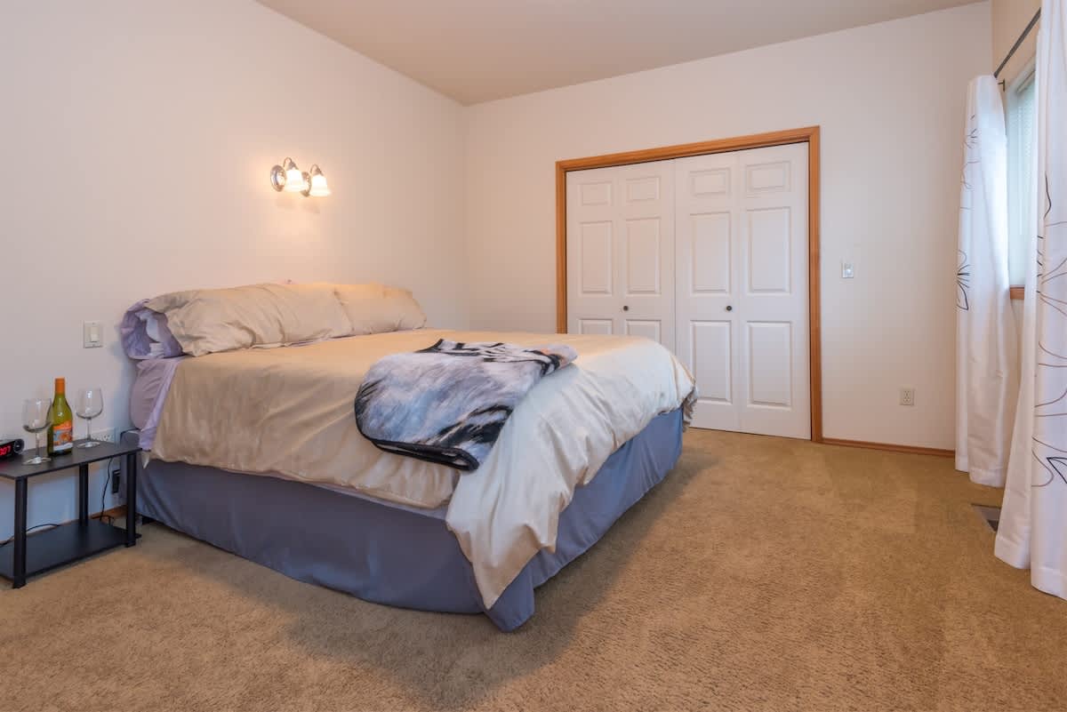 Dormitorio principal con cama king