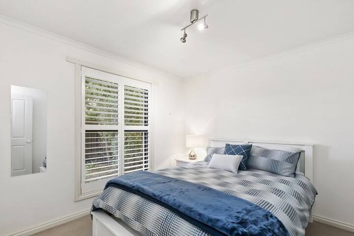 Bell Street Mansion 2-14 gallery image 3