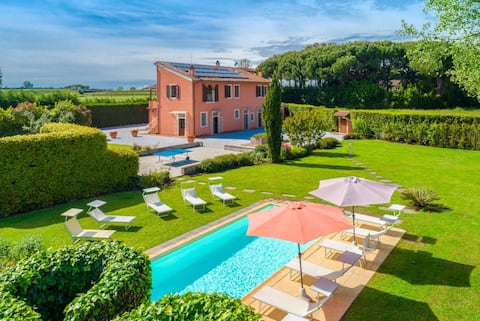 Villa Rossa Large Private Pool, WiFi