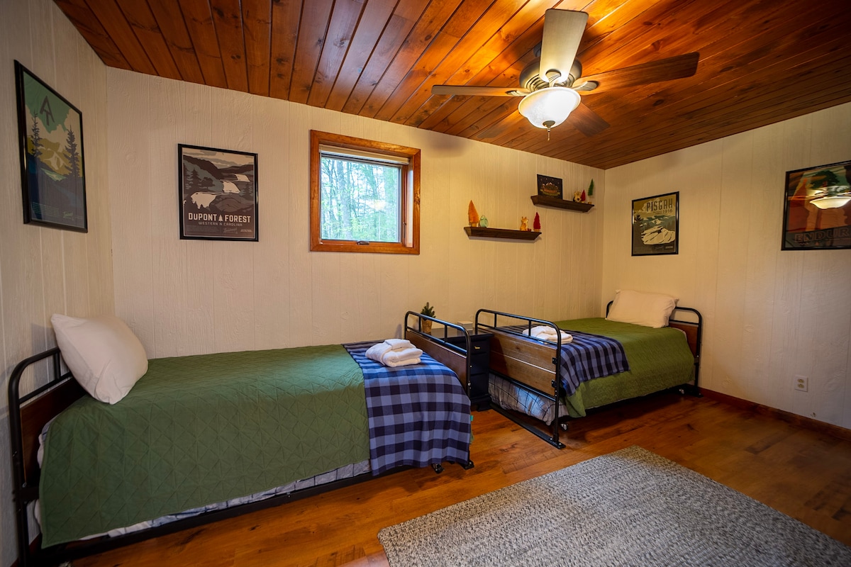 Affectionately called the "kid cave" our third bedroom sleeps 4, single beds, 2 on trundles.
