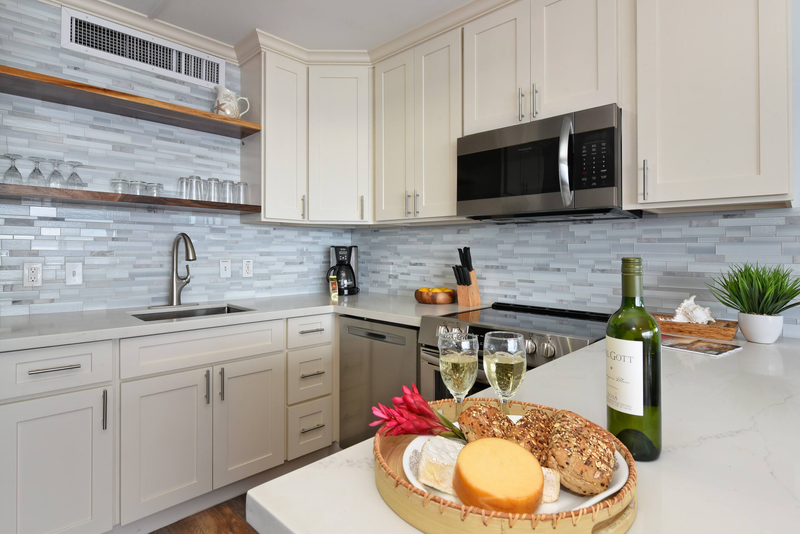 Condo in Lahaina · ★4.66 · 1 bedroom · 2 beds · 1 bath - Image 8