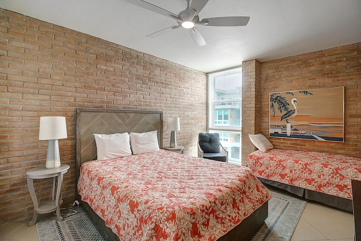 Queen with twin. Raširite se i sanjajte o oceanu u svom utočištu za bračni krevet i bračni krevet