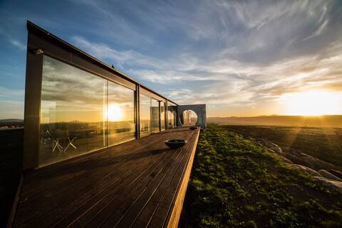 Sky High- iconic ridge-top retreat