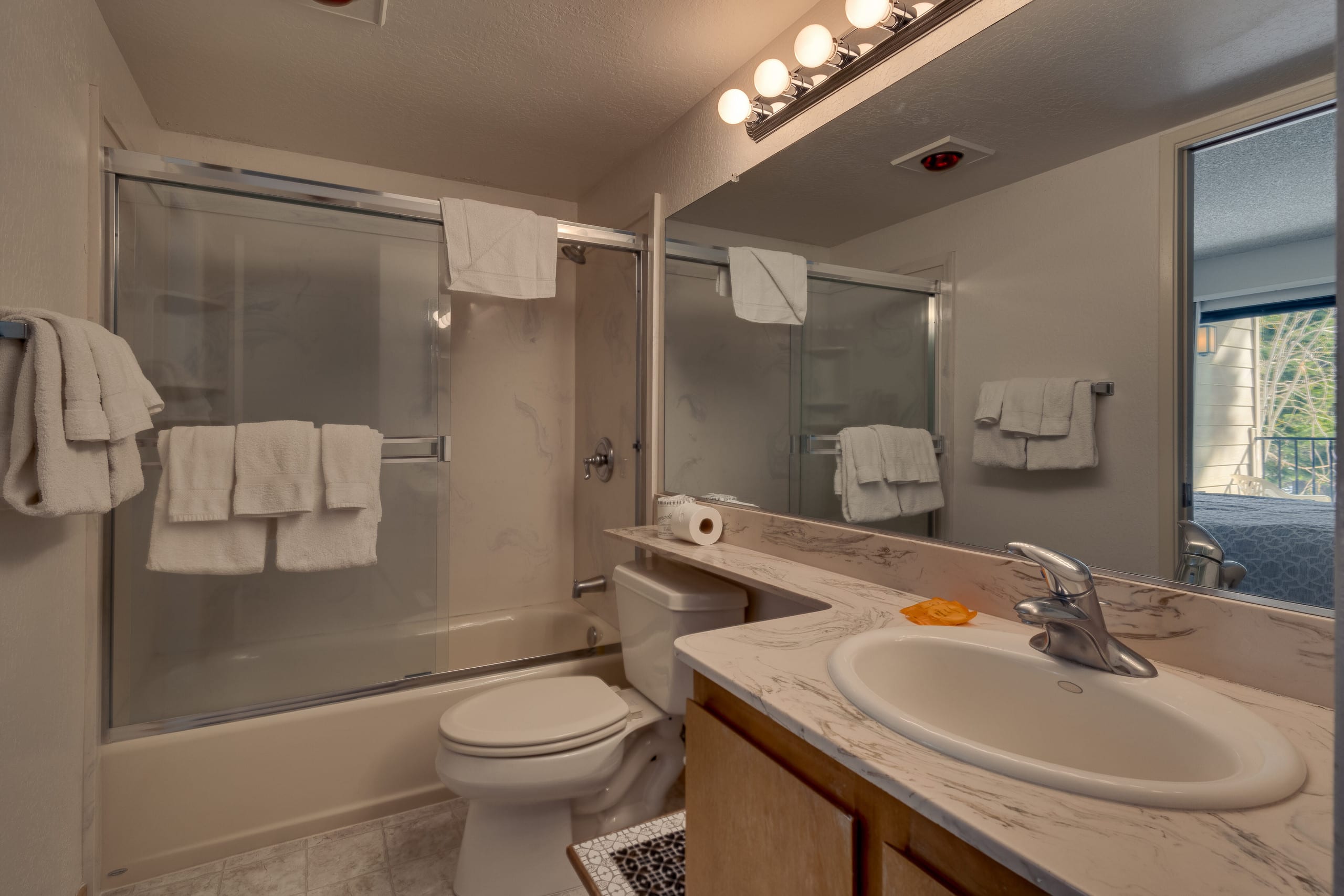 Carnelian Woods Townhome with Stone Fireplace - Photo 8