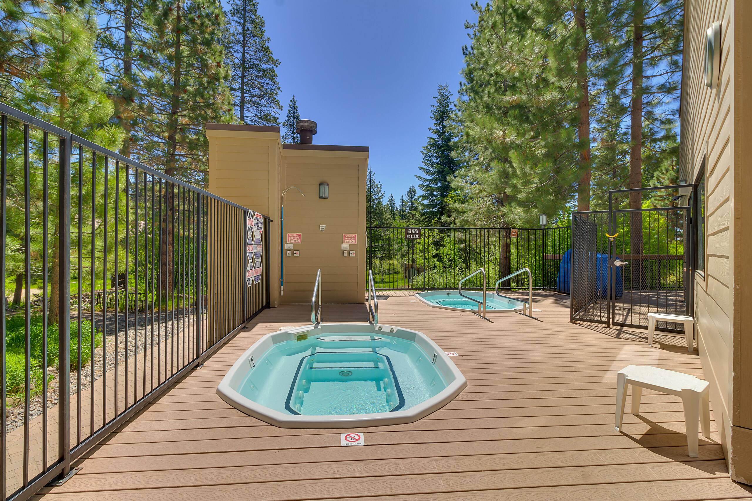 Carnelian Woods Townhome with Stone Fireplace - Photo 14