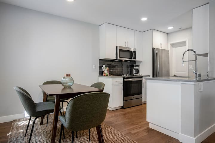 Blueground | Downtown Mountain View, pool, gym gallery image 5