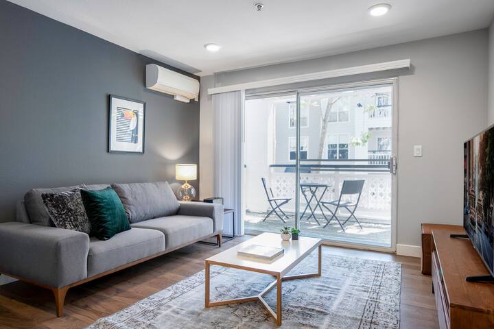 Blueground | Downtown Mountain View, pool, gym gallery image 2