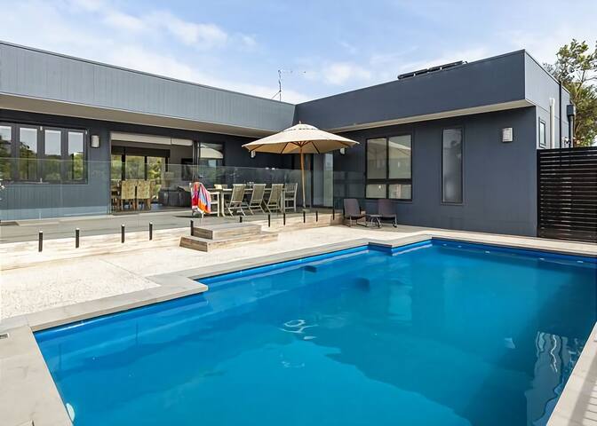 Holiday Escape Pool and Alfresco