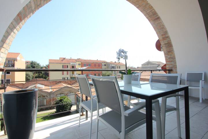 Apt. Giudecca Luxury Gallery (with Terrace) gallery image 2