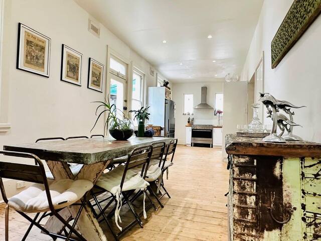 Elwood Eclectic Gem Walk to St Kilda beach gallery image 3