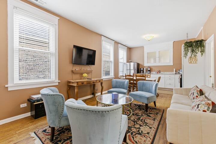 Warm & Comforting 4br/2ba In Andersonville