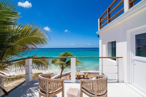 Mary's Beach Villa: On the Beach