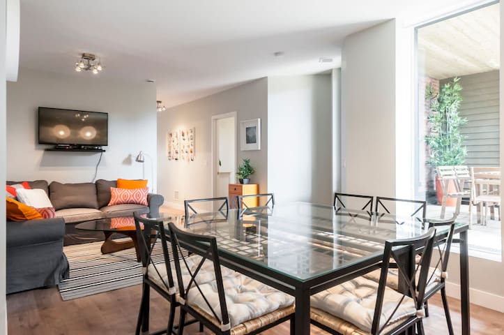 Le Lounge Spacious Apartment in Heart of the