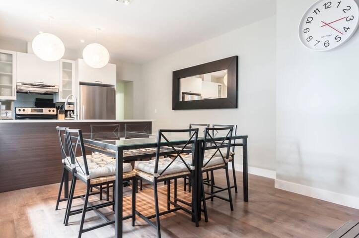 Le Lounge Spacious Apartment in Heart of the gallery image 4