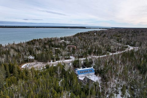 Serene Presque Isle Harbor Home on Sunrise Side!
